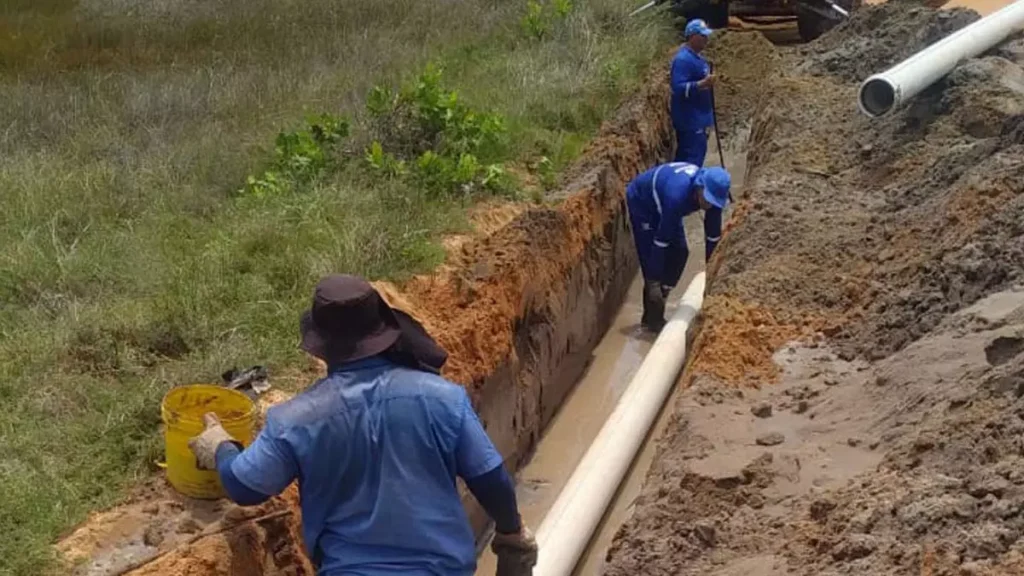 Itariri (Conde), novos trechos de rede distribuidora foram implantados, em Subaúma (Entre Rios) para melhorar o abastecimento