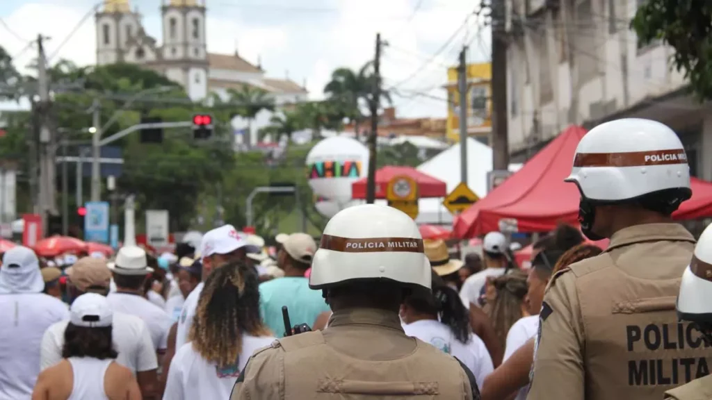 Cerca de dois mil policiais e bombeiros serão empregados pela Secretaria da Segurança Pública na próxima quinta-feira (16), na
