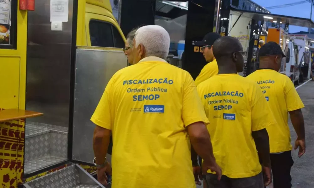 moradores e fiéis durante a Lavagem do Bonfim, nesta quinta-feira (16), a Secretaria Municipal de Ordem Pública (Semop)