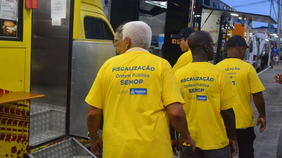 moradores e fiéis durante a Lavagem do Bonfim, nesta quinta-feira (16), a Secretaria Municipal de Ordem Pública (Semop)