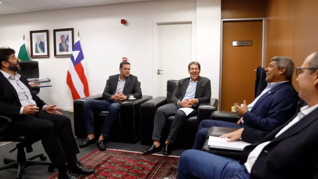 O governador Jerônimo Rodrigues recebeu, nesta terça-feira (21), o prefeito de Jequié, Zé Cocá para tratar da parceria entre