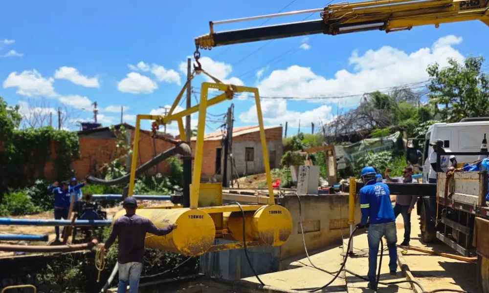 Diante dos danos causados pelas fortes chuvas em Bom Jesus da Lapa, equipes da Embasa estão cooperando desde segunda-