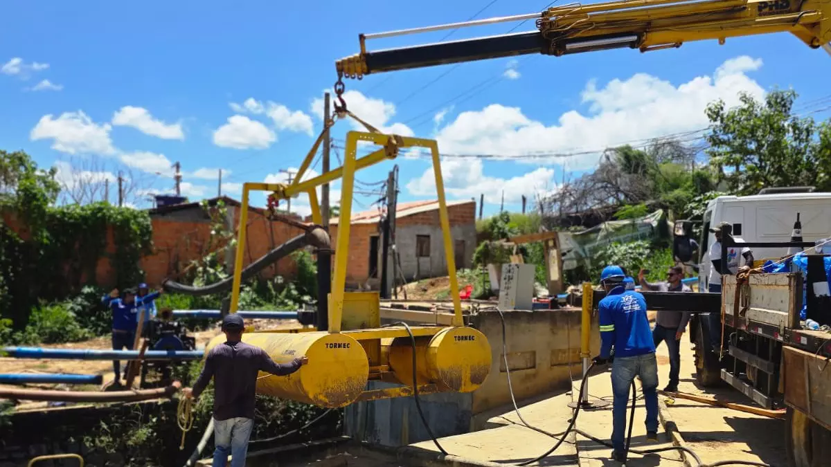 Diante dos danos causados pelas fortes chuvas em Bom Jesus da Lapa, equipes da Embasa estão cooperando desde segunda-