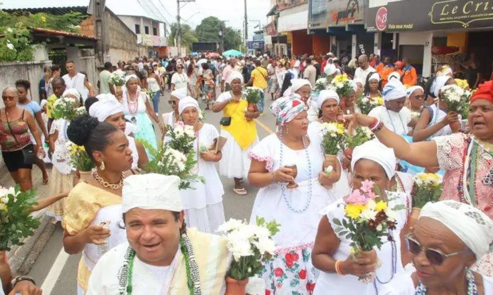 lavagens tradicionais ocorreu na manhã deste sábado (11/01), em Barra do Pojuca, reunindo centenas de pessoas que acompanharam