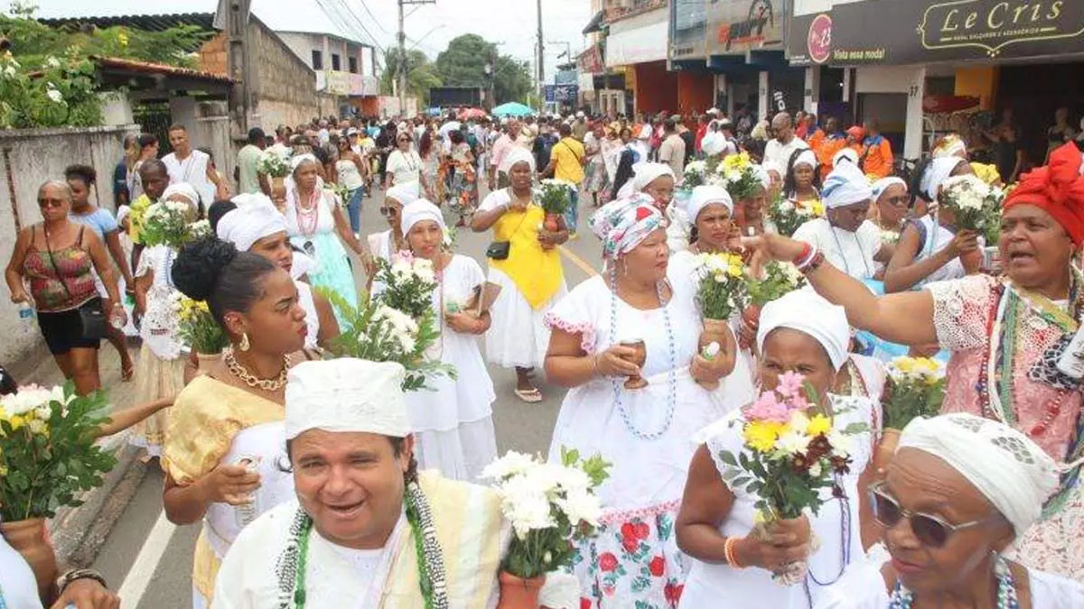 lavagens tradicionais ocorreu na manhã deste sábado (11/01), em Barra do Pojuca, reunindo centenas de pessoas que acompanharam