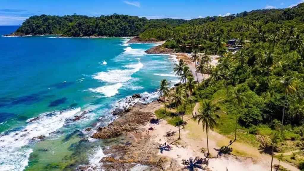 turístico de Itacaré, que ganhou mais projeção internacional, quando recebeu a visita do rei Carlos Gustavo e da rainha Sílvia, da Suécia. 
