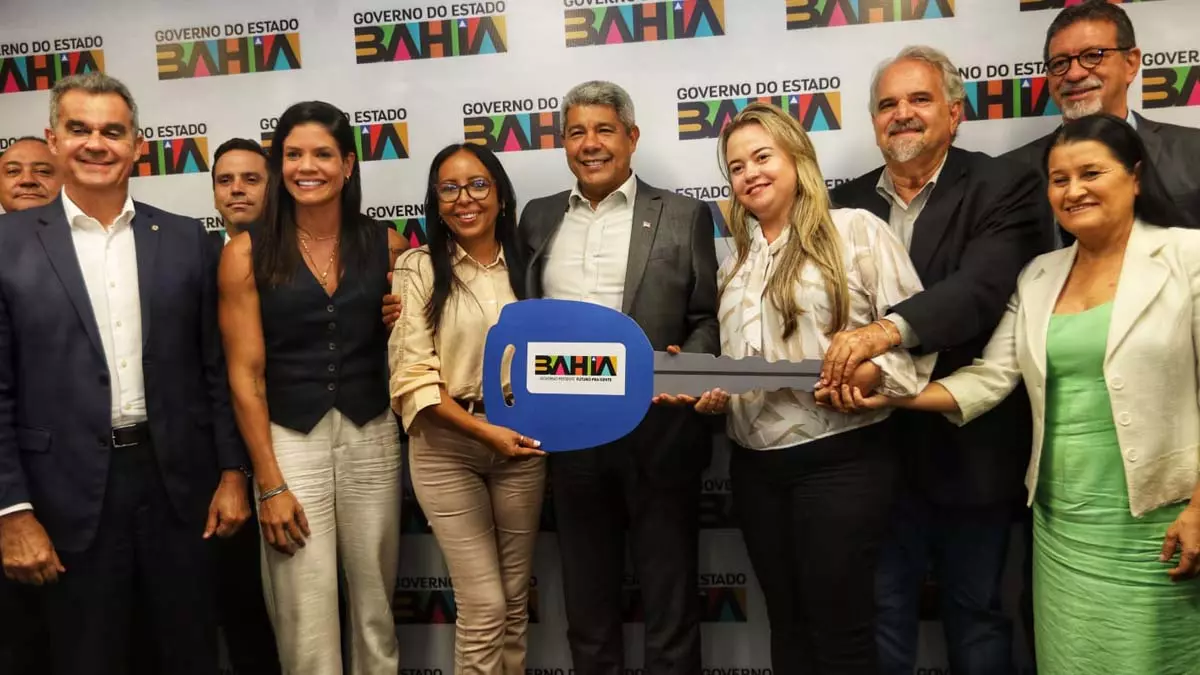 governador Jerônimo Rodrigues recebeu no Centro de Operações e Inteligência (COI), em Salvador, a prefeita de Cotegipe, professora Beatriz.