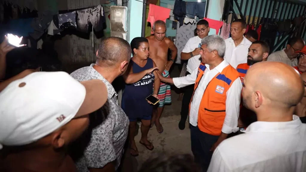 O governador Jerônimo Rodrigues sobrevoou, na tarde desta quinta-feira (16), os municípios de Ubatã, Aurelino Leal e Itajuípe,