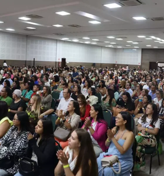 política de assistência social. O encontro acontece até quarta (29), e tem a participação de representantes dos 417 municípios baianos,