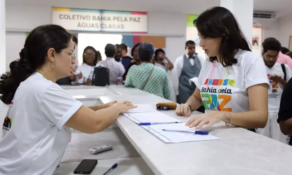 comunitária do Programa Bahia pela Paz. Localidades como os bairros da Liberdade, São Caetano e Paripe, em Salvador, Mangabeira e Conceição