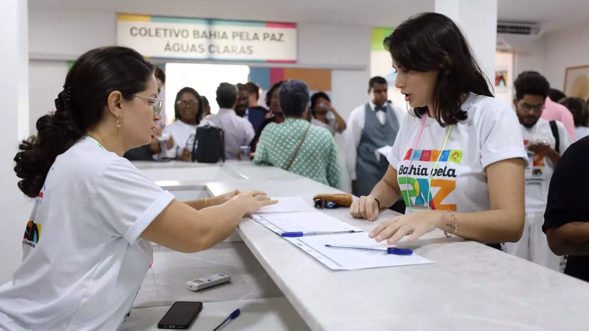 comunitária do Programa Bahia pela Paz. Localidades como os bairros da Liberdade, São Caetano e Paripe, em Salvador, Mangabeira e Conceição