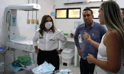 A Secretaria da Saúde do Estado da Bahia (Sesab) entregou, na tarde desta quarta-feira (8), equipamentos, medicações e uma ambulância