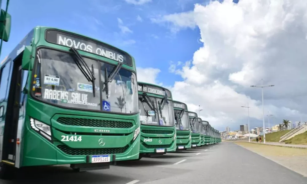 Após pouco mais de um ano, a tarifa do transporte público de Salvador passará por mais um aumento. A partir deste sábado (4),