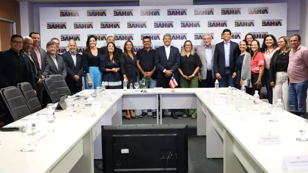 Na manhã desta segunda-feira (6), o governador Jerônimo Rodrigues se reuniu com a prefeita de Mundo Novo, Ana Paula, no Centro