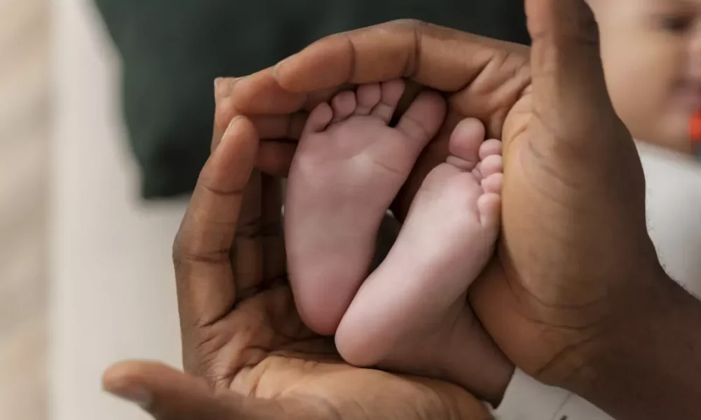 calcanhar do bebê, permite a identificação precoce de diversas patologias. O Teste do Pezinho é fundamental para prevenir doenças que