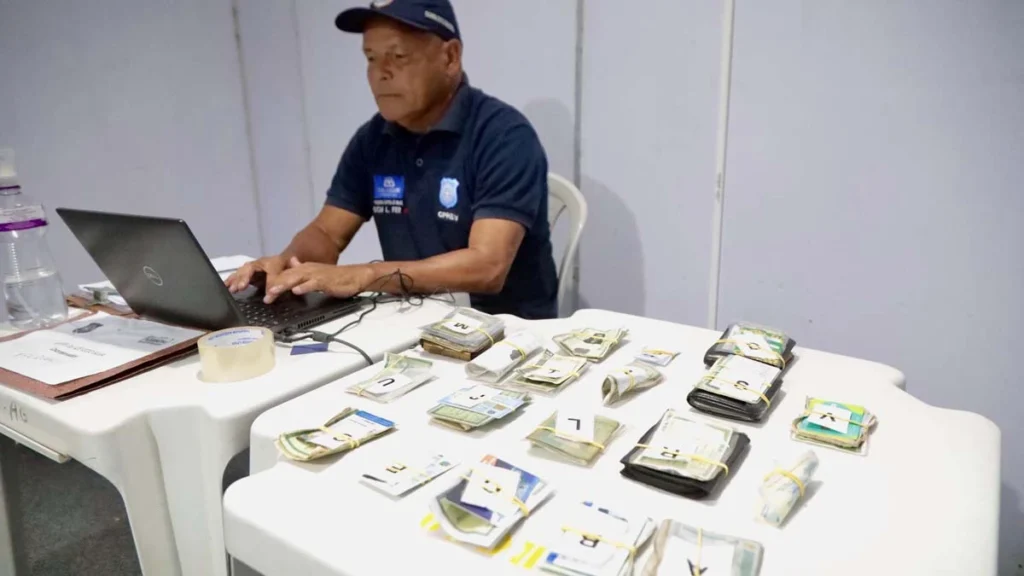 As pessoas que perderam documentos e outros objetos durante o Festival Virada Salvador 2025 já podem recuperá-los na base da