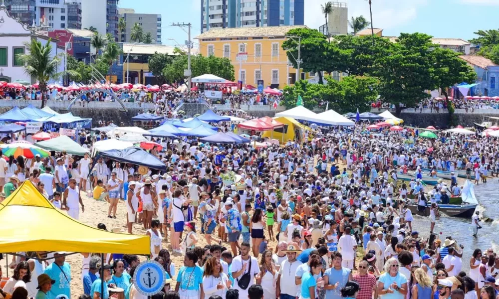 Salvador registrou neste domingo (2), dia da Festa de Iemanjá, a maior temperatura do ano, com 35,2°C na Base Naval de Aratu,