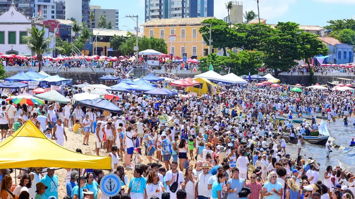 Salvador registrou neste domingo (2), dia da Festa de Iemanjá, a maior temperatura do ano, com 35,2°C na Base Naval de Aratu,