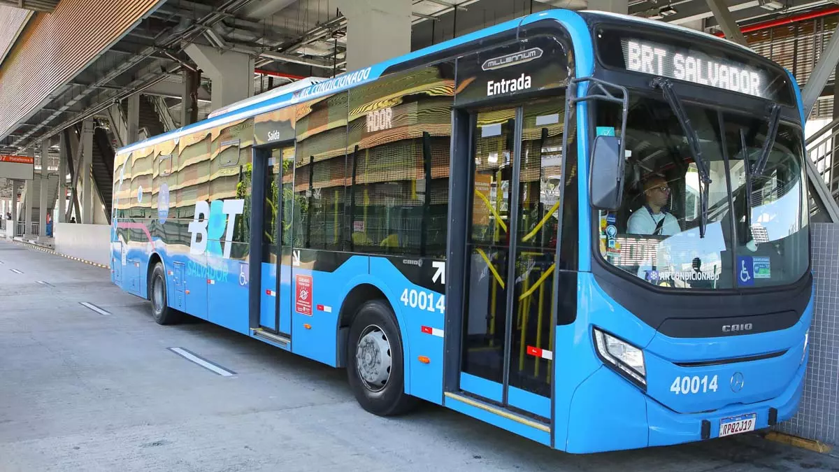 A linha B5 do BRT, que liga as estações Rodoviária à Lapa, iniciará a operação em horário integral a partir deste sábado (8), das 5h às 23h10.