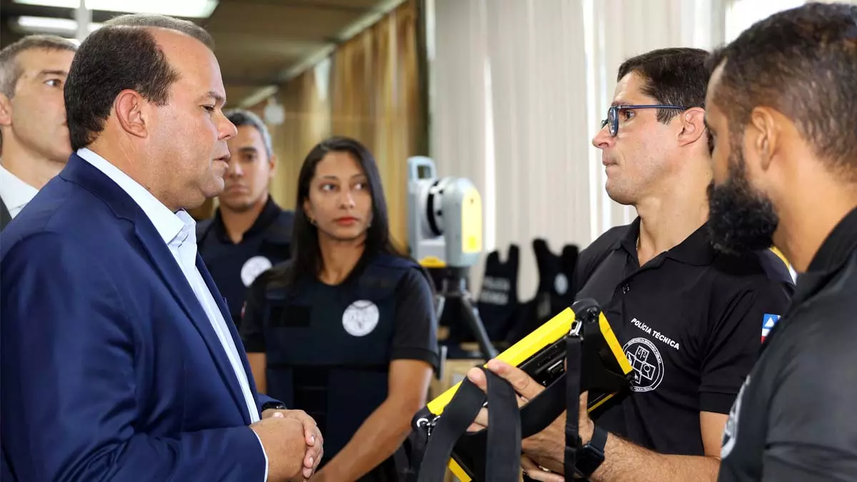 O Departamento de Polícia Técnica (DPT) da Bahia recebeu, nesta quarta-feira (19), novos veículos, equipamentos e coletes balísticos