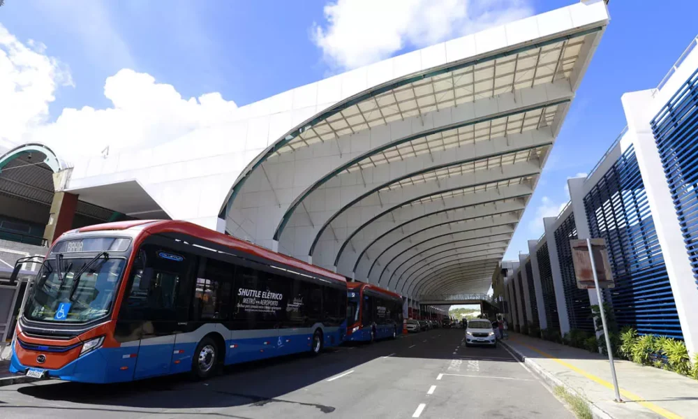 O Aeroporto Internacional de Salvador ganhou, nesta quarta-feira (26), um novo jeito de se conectar a Estação do metrô com a