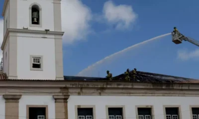 O Paço Municipal, que abriga a Câmara de Salvador, foi interditado na tarde desta segunda-feira (24), após o incêndio que