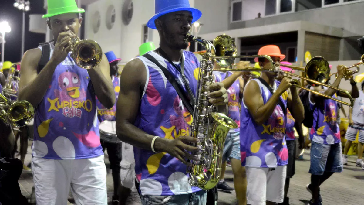 especial para famílias e para quem prefere o clima dos antigos carnavais para curtir, com as bandas de chão, blocos de sopro e de percussão. 