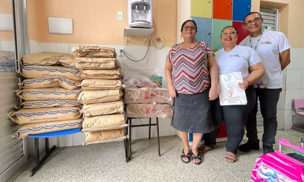 até esta segunda-feira (17) a entrega de 2.560 quilos de frango e 12 toneladas de leite integral em pó para creches comunitárias de Salvador. 