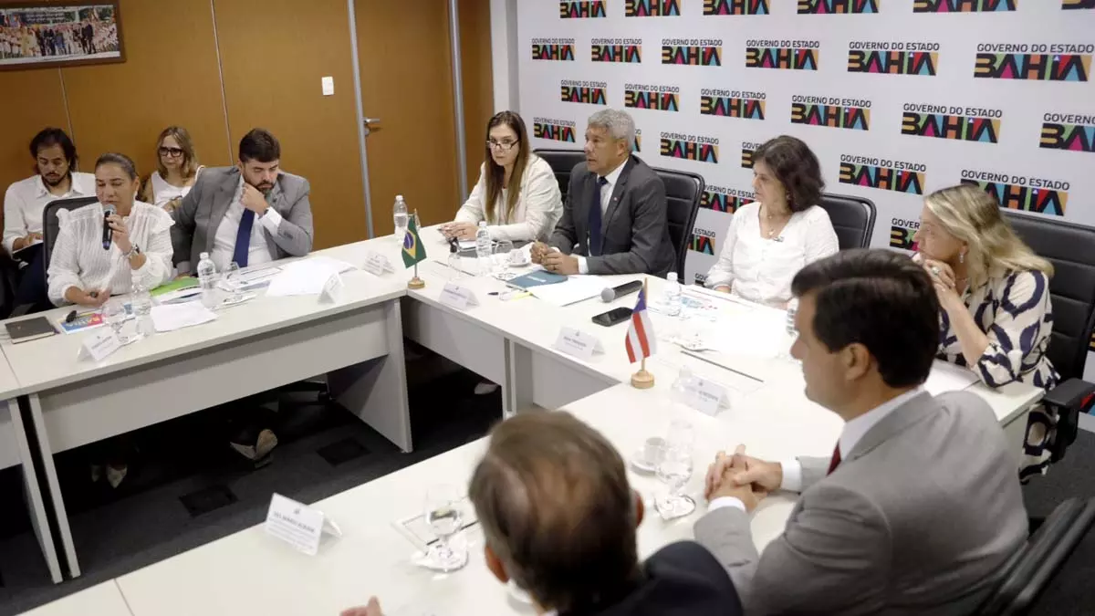 governador Jerônimo Rodrigues, para a primeira apresentação do Pacto pela Saúde. A iniciativa, que contou com a participação