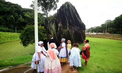 cultura afro-brasileira, a Pedra de Xangô, em Cajazeiras X, recebe a 16ª edição de sua tradicional caminhada neste domingo (9).