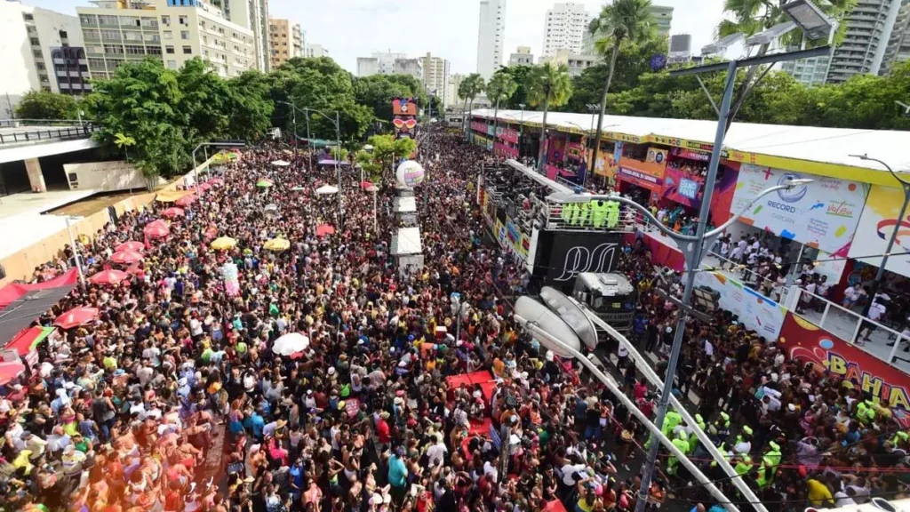 A história do Carnaval de Salvador 2025 começa a ser contada nesta quinta-feira (27), quando ocorre a abertura oficial da