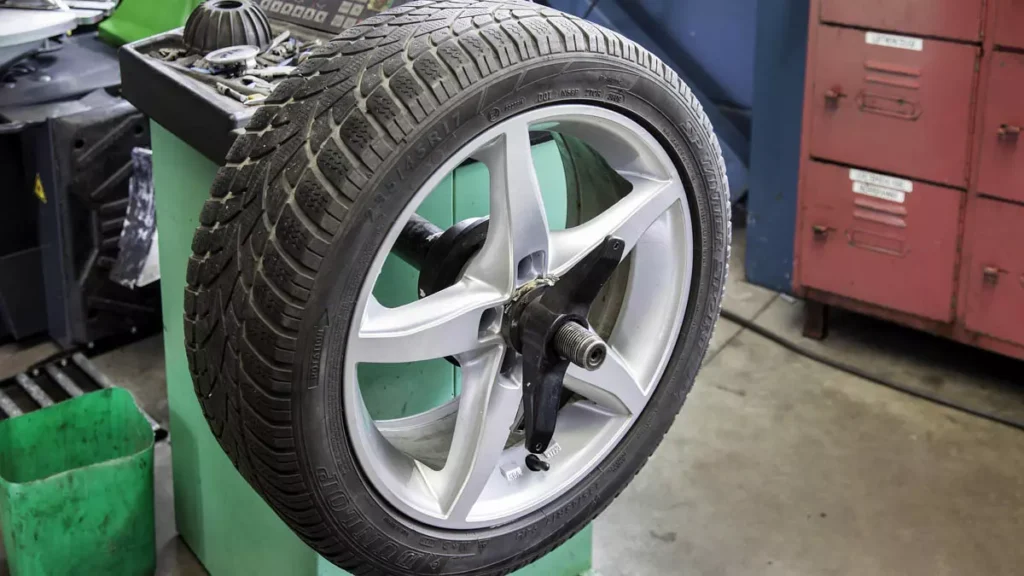 Manter os pneus do veículo em boas condições é extremamente importante para garantir a segurança, economizar recursos e