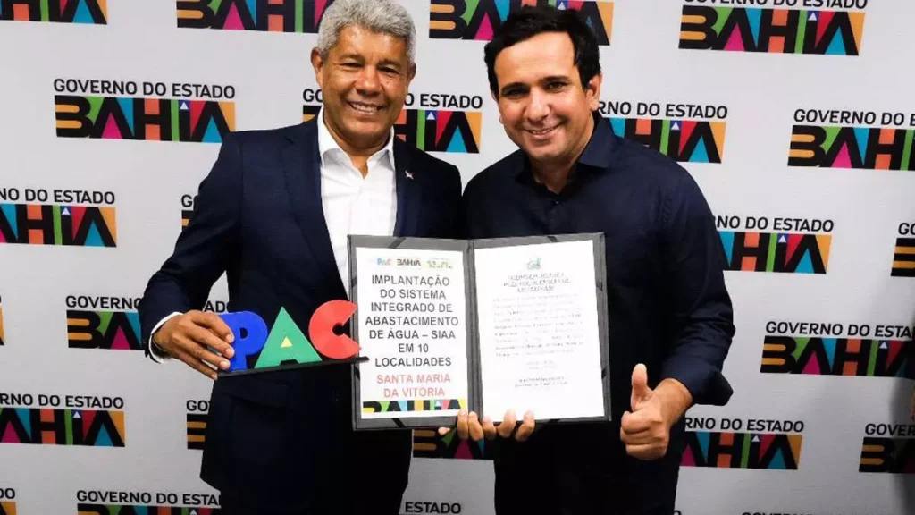 água no interior da Bahia, o governador Jerônimo Rodrigues (PT) recebeu a declaração de apoio do prefeito de Santa Maria da Vitória,