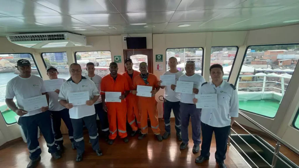 A Internacional Travessias Salvador (ITS) realizou uma cerimônia de honra ao mérito para os tripulantes que salvaram a vida de pescadores