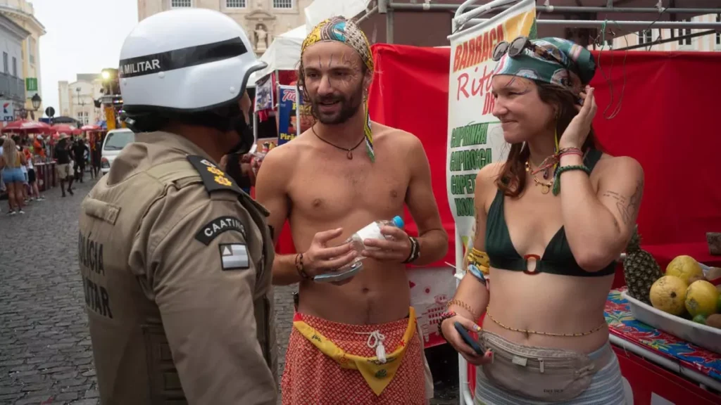 Milhares de turistas de diferentes nacionalidades desembarcam em Salvador todos os dias, e, para aqueles que não falam português