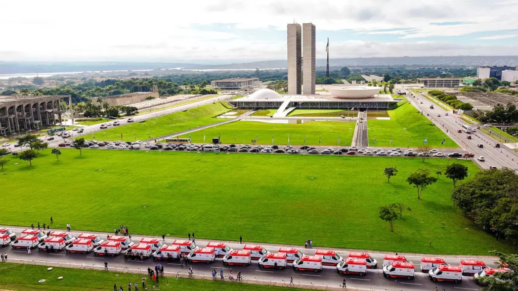 (27), a secretária estadual da Saúde, Roberta Santana, recebeu 35 novas ambulâncias do Ministério da Saúde, como parte do processo de