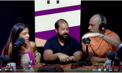 Em entrevista ao podcast Acarajé Cortadinho, a jornalista Victoria Alves foi colocada em uma saia justa, mas não tituboeu e surpreendeu