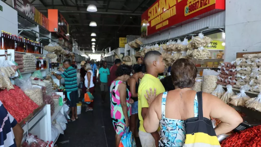 cidade. Para estimular a procura de visitantes pela região, a Secretaria de Turismo do Estado (Setur-BA) tem apoiado manifestações artísticas