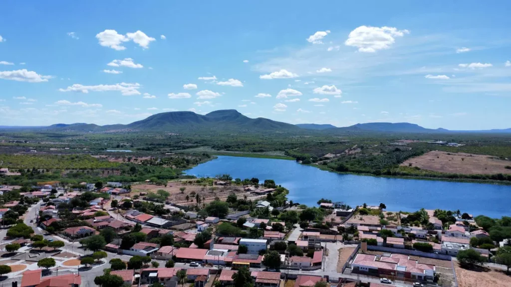 A educação em Glória, município no norte da Bahia, ganhou um novo fôlego com a ampliação do Colégio Estadual de Tempo Integral Reis Magalhães,
