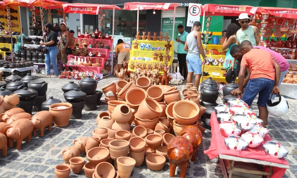 Reunindo arte e cultura, a tradicional Feira de Caxixis, em Nazaré, é considerada um marco da cultura baiana, com a participação