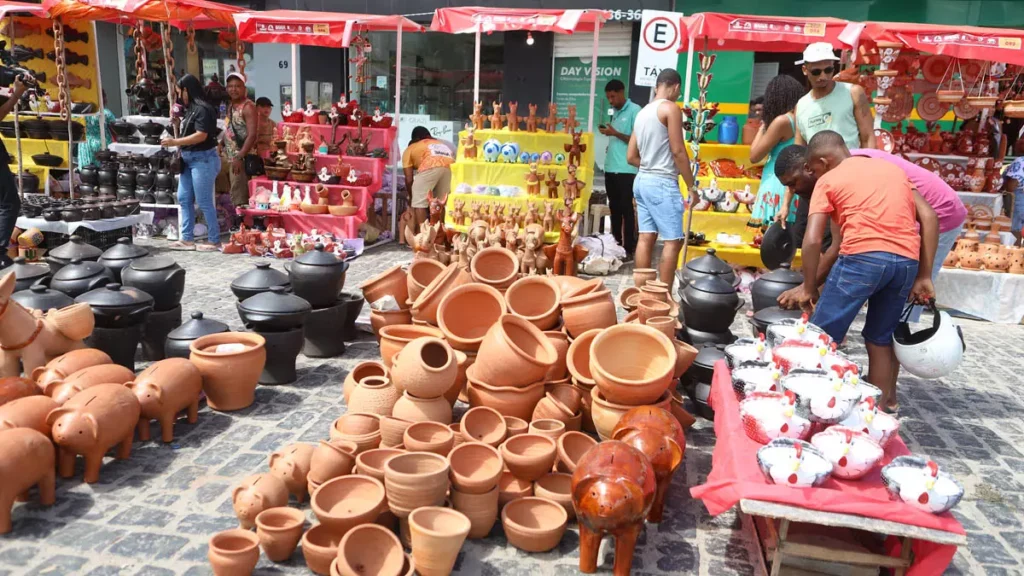 Reunindo arte e cultura, a tradicional Feira de Caxixis, em Nazaré, é considerada um marco da cultura baiana, com a participação