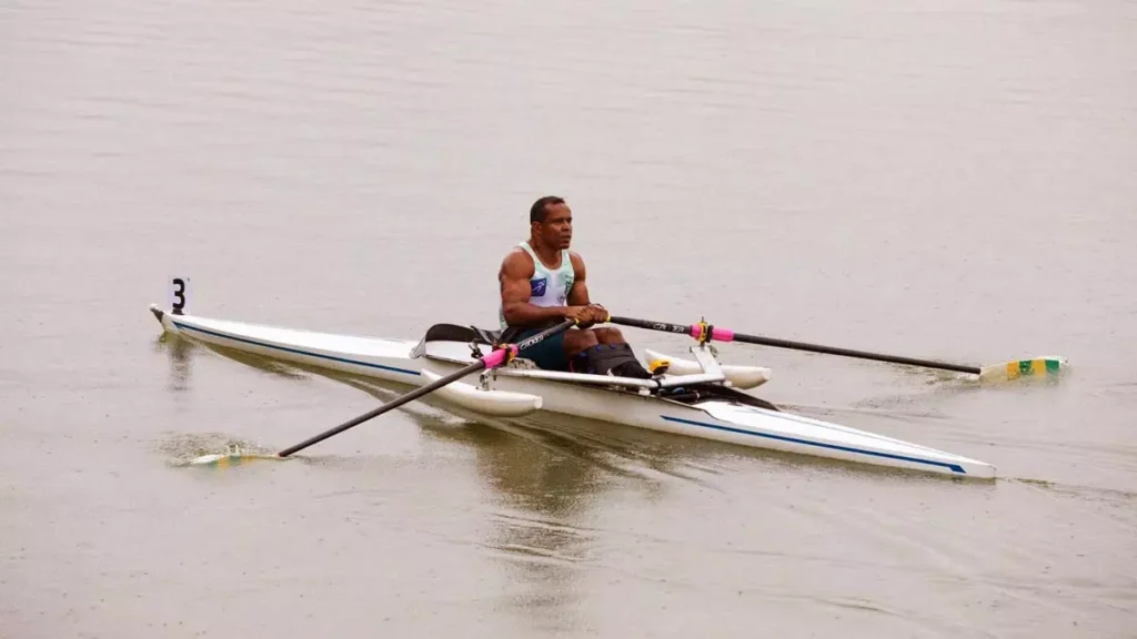 Campeonato Brasileiro Interclubes (CBI) de Barcos Curtos. Além de Renê e sua acompanhante, mais duas atletas viajam
