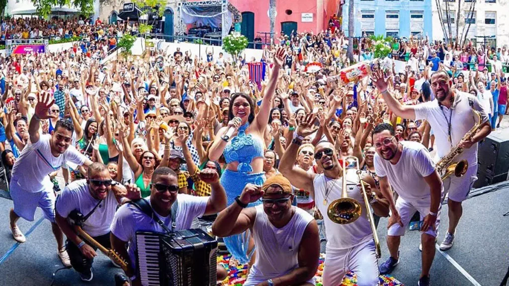 A programação de shows nos Largos do Pelourinho está agitada. Neste sábado (19), o cantor Neto Balla sobe ao palco do