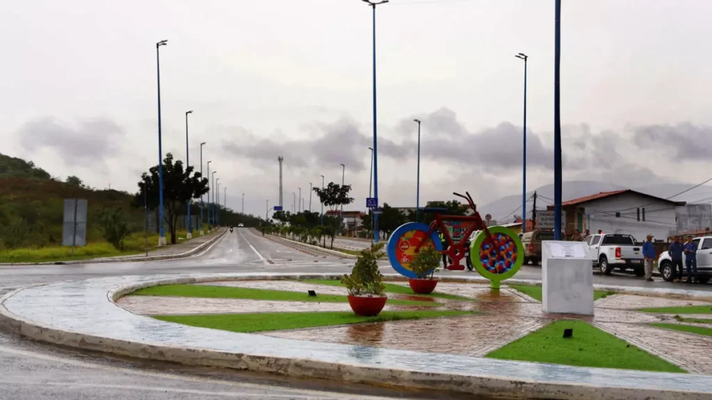 com uma nova rota para ciclistas pela BA-130, com a inauguração da pavimentação asfáltica e da nova ciclofaixa no trecho da rodovia,