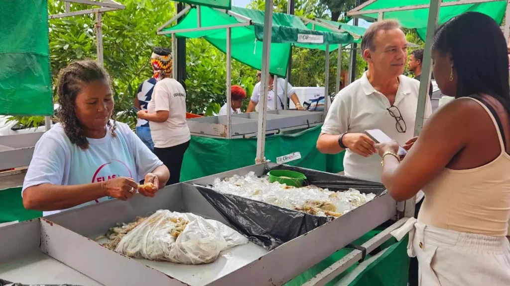 Elas comercializaram peixes, polvo, camarão e lagosta. A iniciativa é uma das ações do projeto Elas à Frente da Pesca, desenvolvido