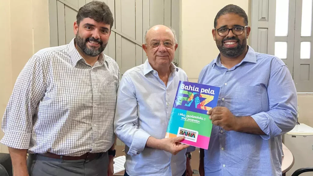 Relações Institucionais, Adolpho Loyola, apresentaram nesta terça-feira (15), ao prefeito de Feira de Santana, Zé Ronaldo,