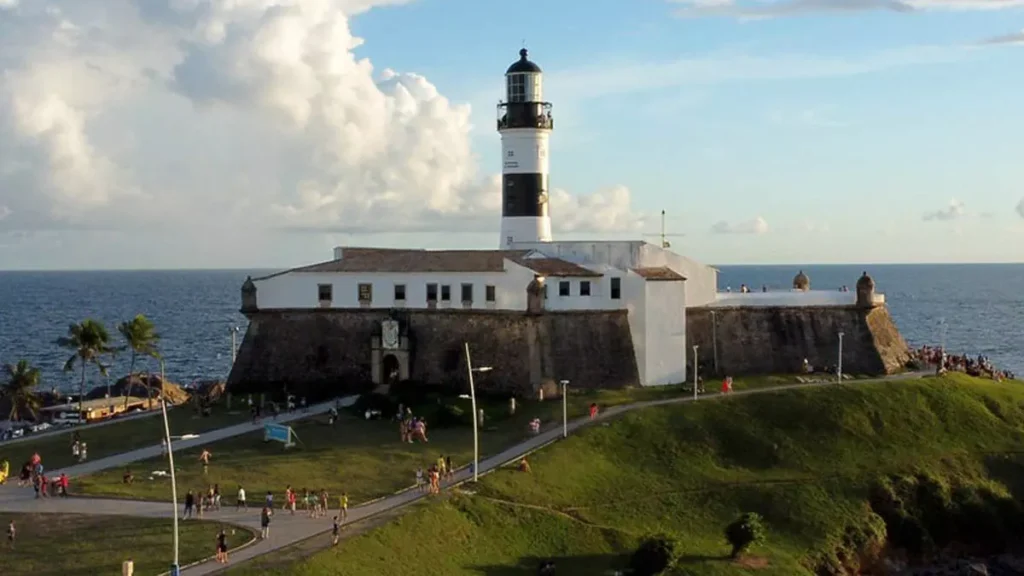A Bahia manteve sua posição de destaque como principal porta de entrada de turistas estrangeiros no Norte/Nordeste, nos primeiros