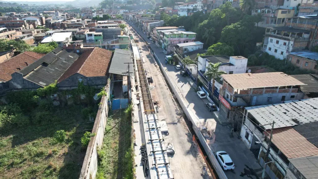 As obras de implantação do Veículo Leve sobre Trilhos (VLT) de Salvador atingiram, nesta semana, 18% de execução no Trecho 1, que
