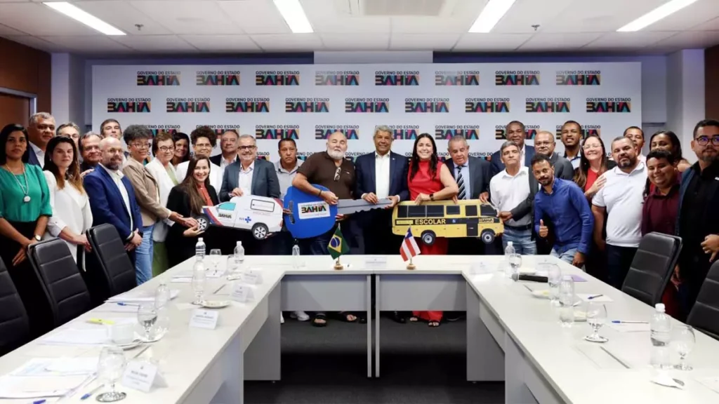 Na manhã desta terça-feira (22), o governador Jerônimo Rodrigues recebeu, em Salvador, a prefeita de Nilo Peçanha, Jacqueline Soares,