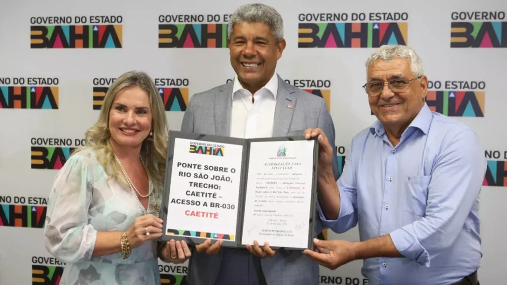 Considerada uma via essencial para o deslocamento de moradores da zona rural, a estrada que liga Caetité ao acesso à BR-030